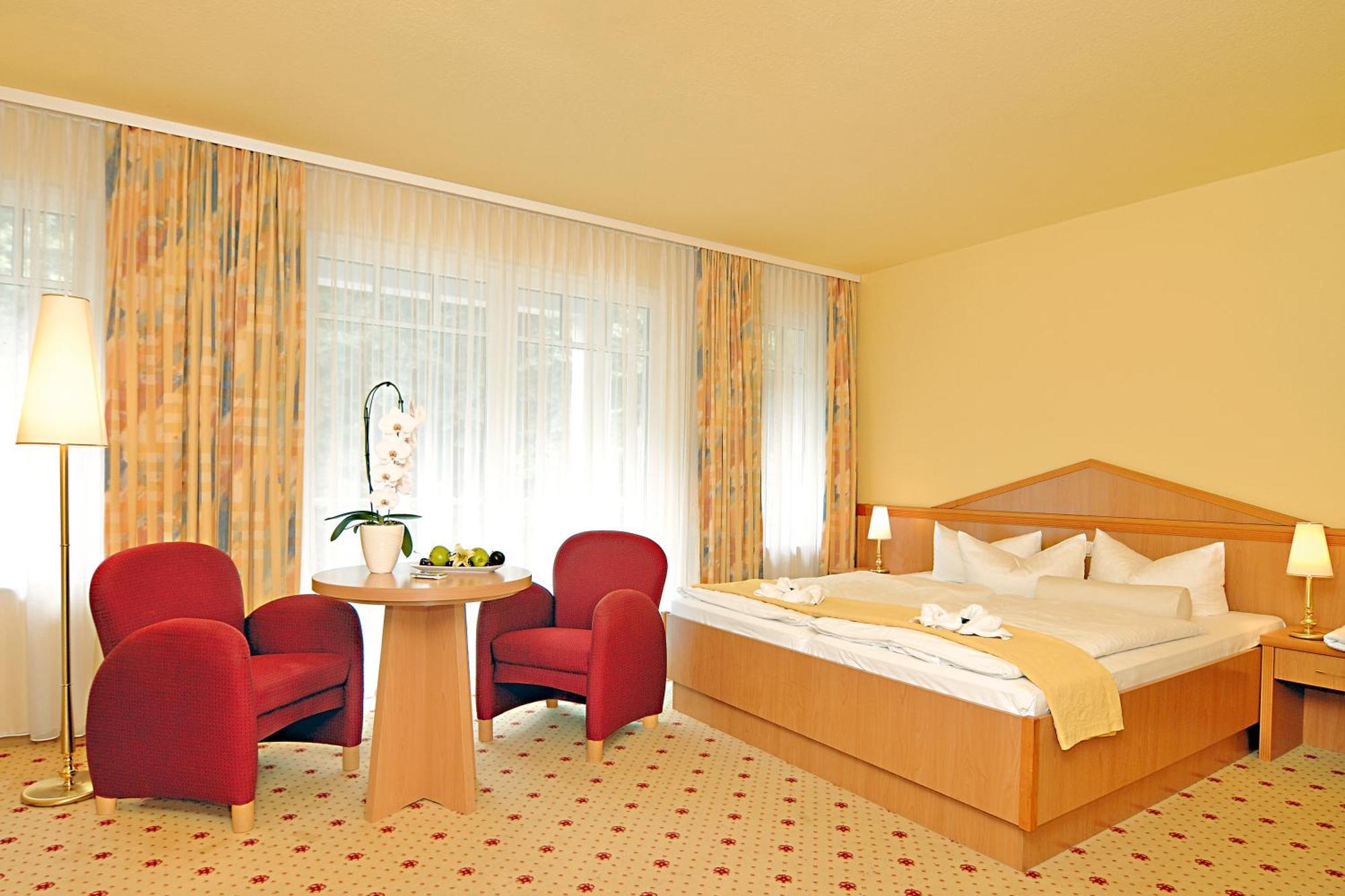 Ostseehotel Villen Im Park - Ein Rovell Hotel Heringsdorf  Exterior photo