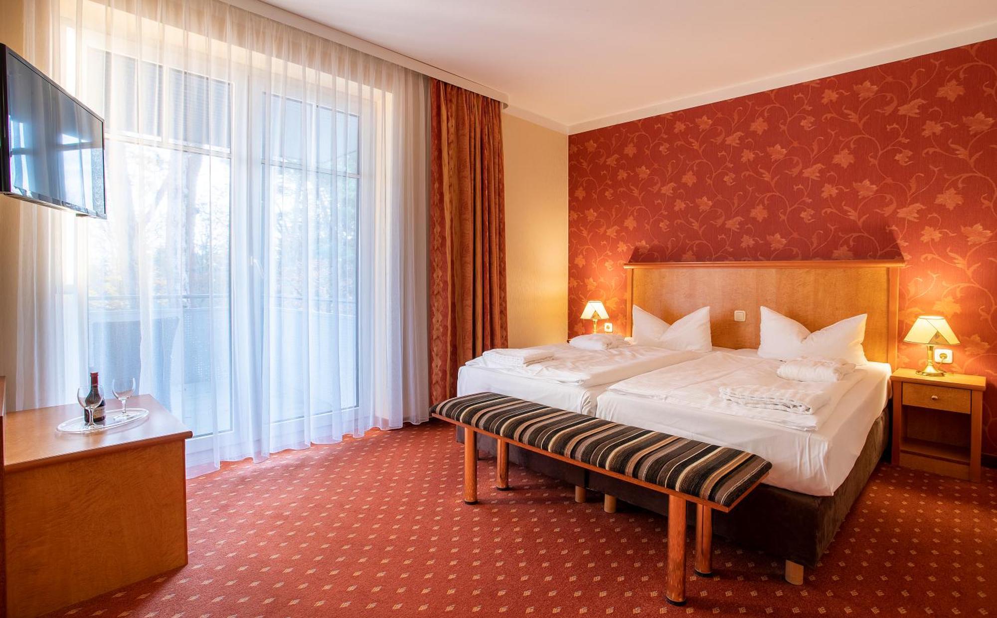 Ostseehotel Villen Im Park - Ein Rovell Hotel Heringsdorf  Exterior photo