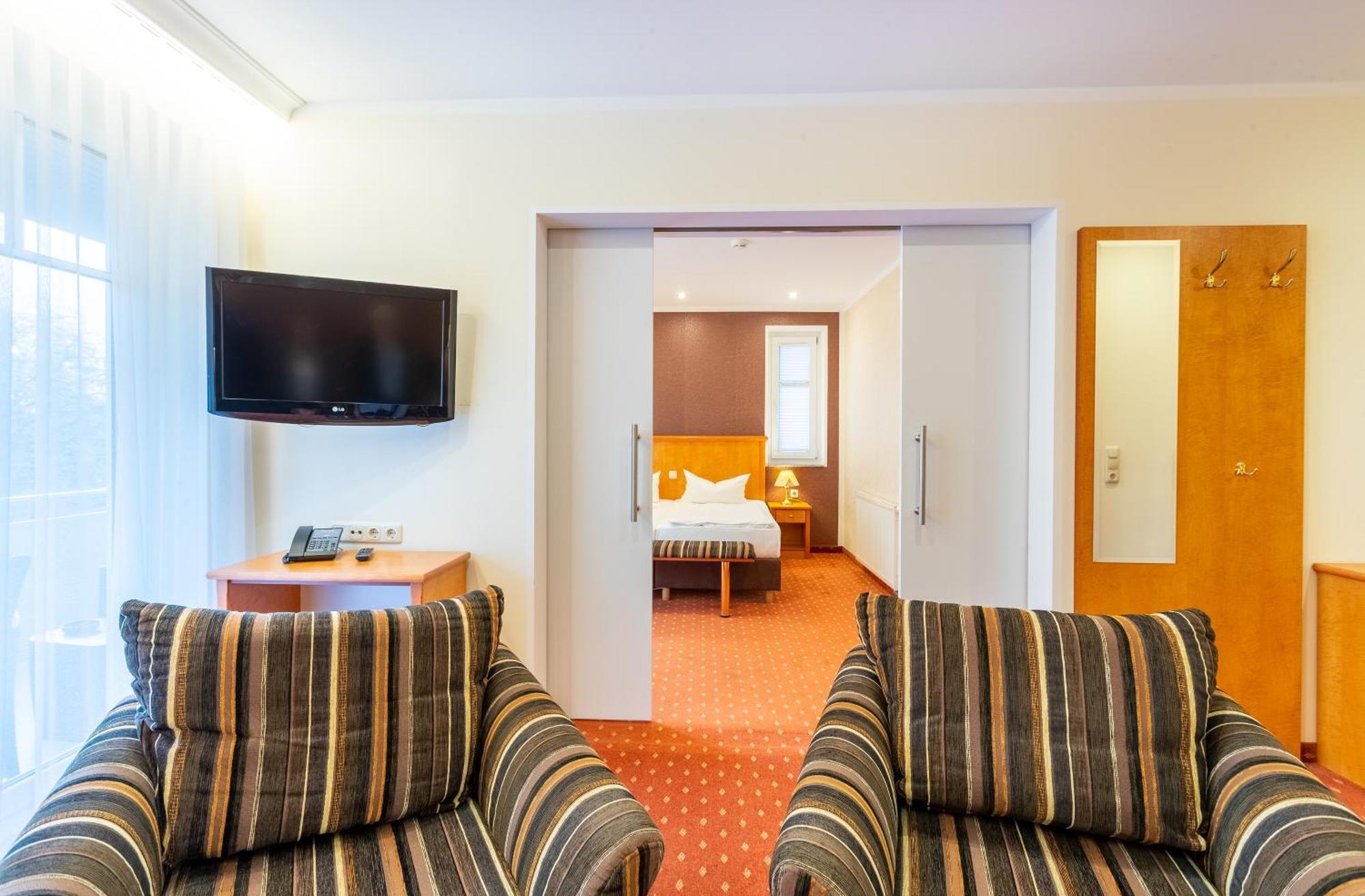 Ostseehotel Villen Im Park - Ein Rovell Hotel Heringsdorf  Exterior photo
